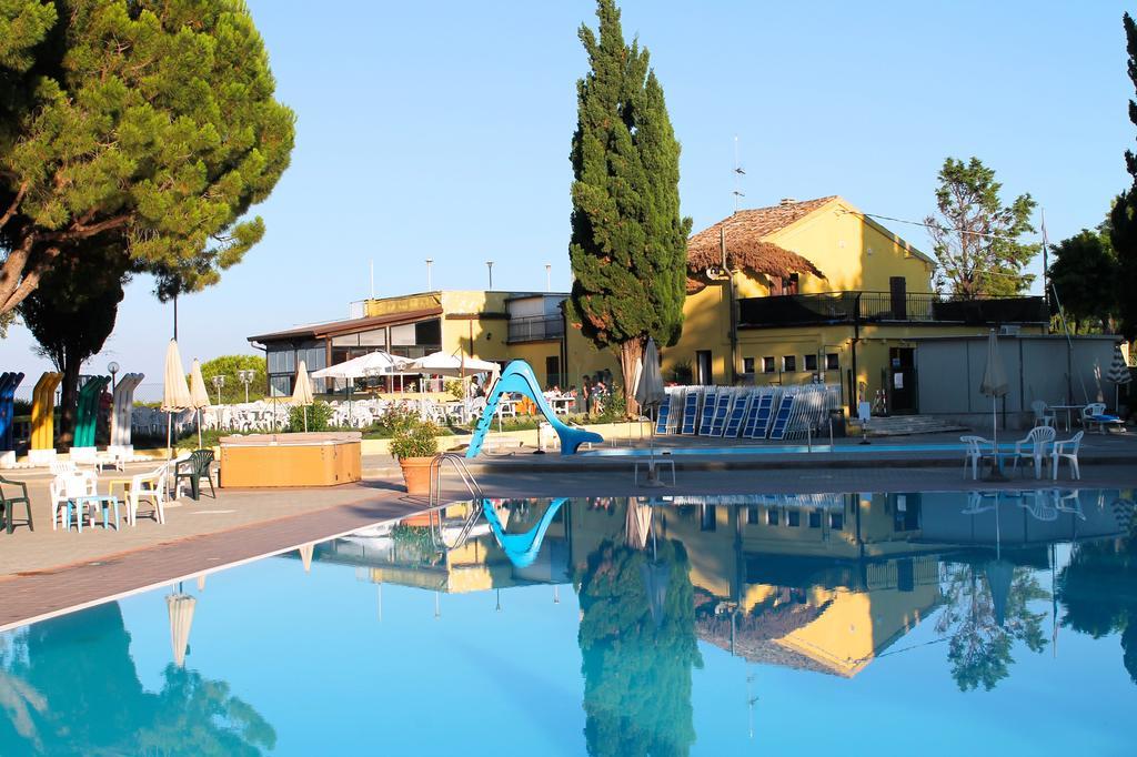 Camping Village Mar Y Sierra San Costanzo Exterior foto