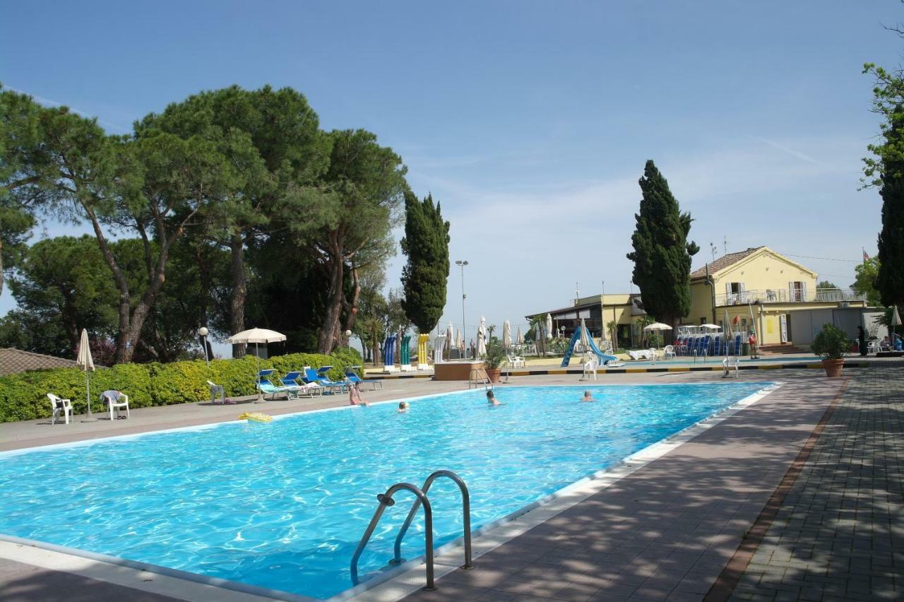 Camping Village Mar Y Sierra San Costanzo Exterior foto