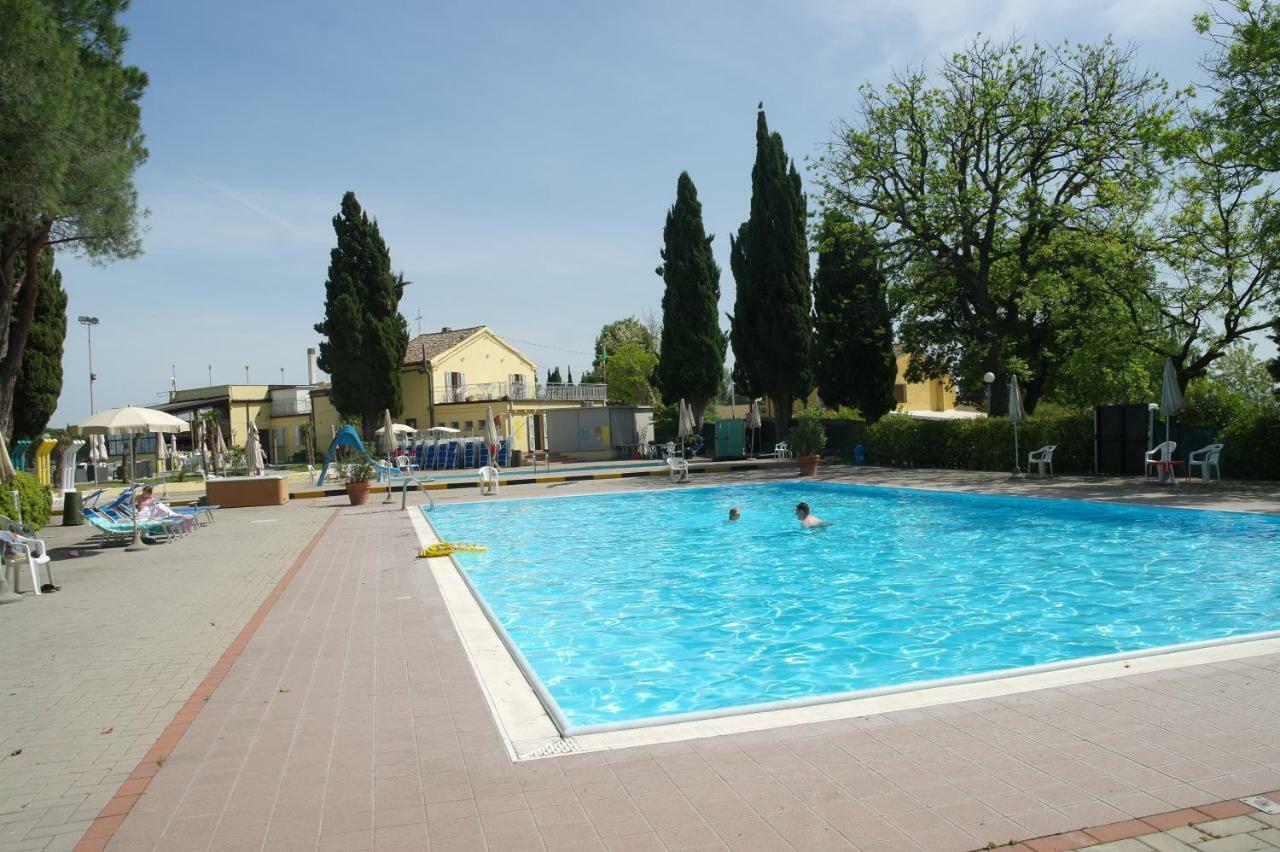 Camping Village Mar Y Sierra San Costanzo Exterior foto