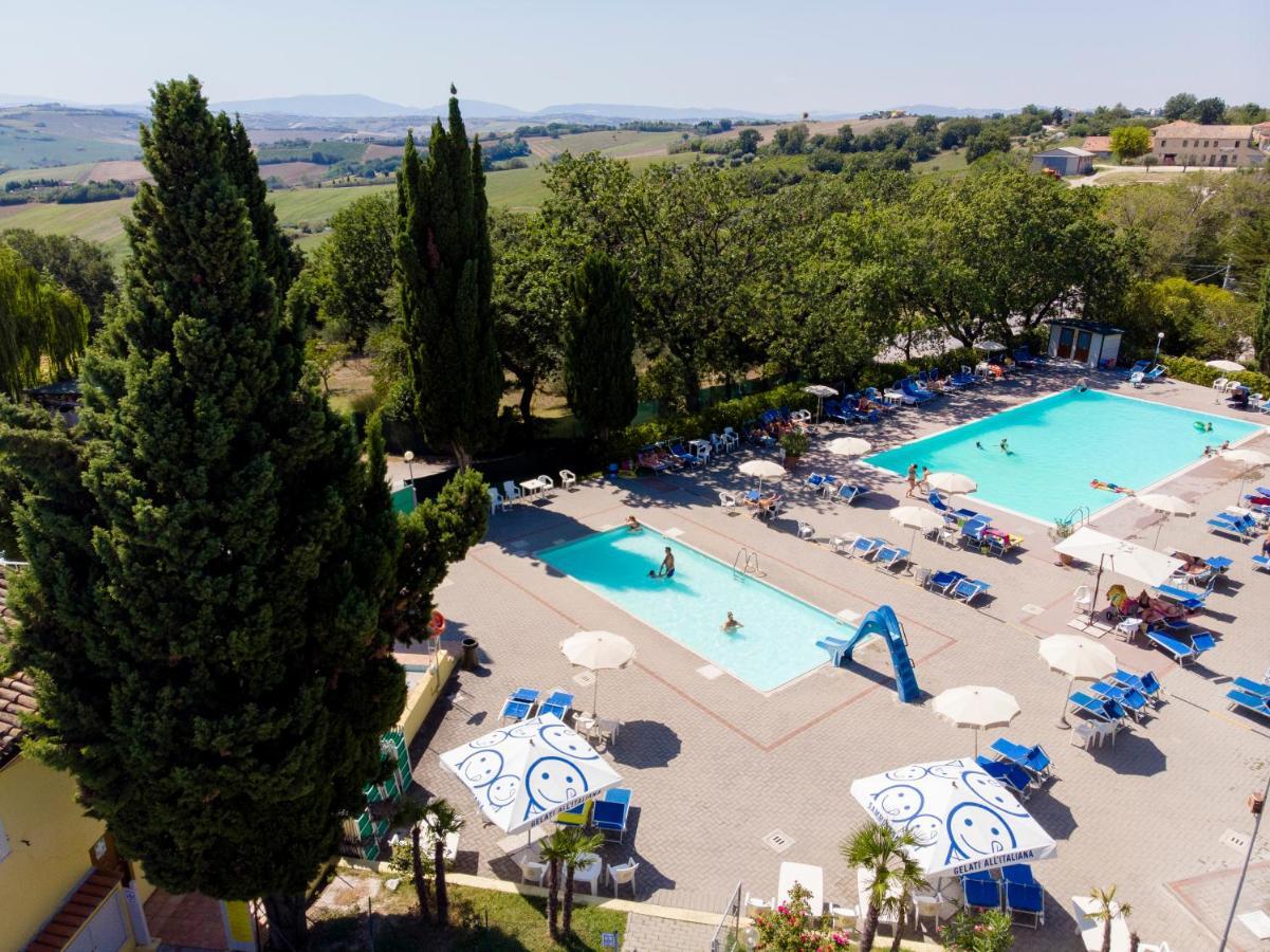 Camping Village Mar Y Sierra San Costanzo Exterior foto